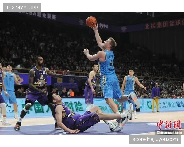 篮球比赛中的换人规则详解:何时换人及正确流程解析 篮球比赛中的换人规则详解:何时换人及正确流程解析
